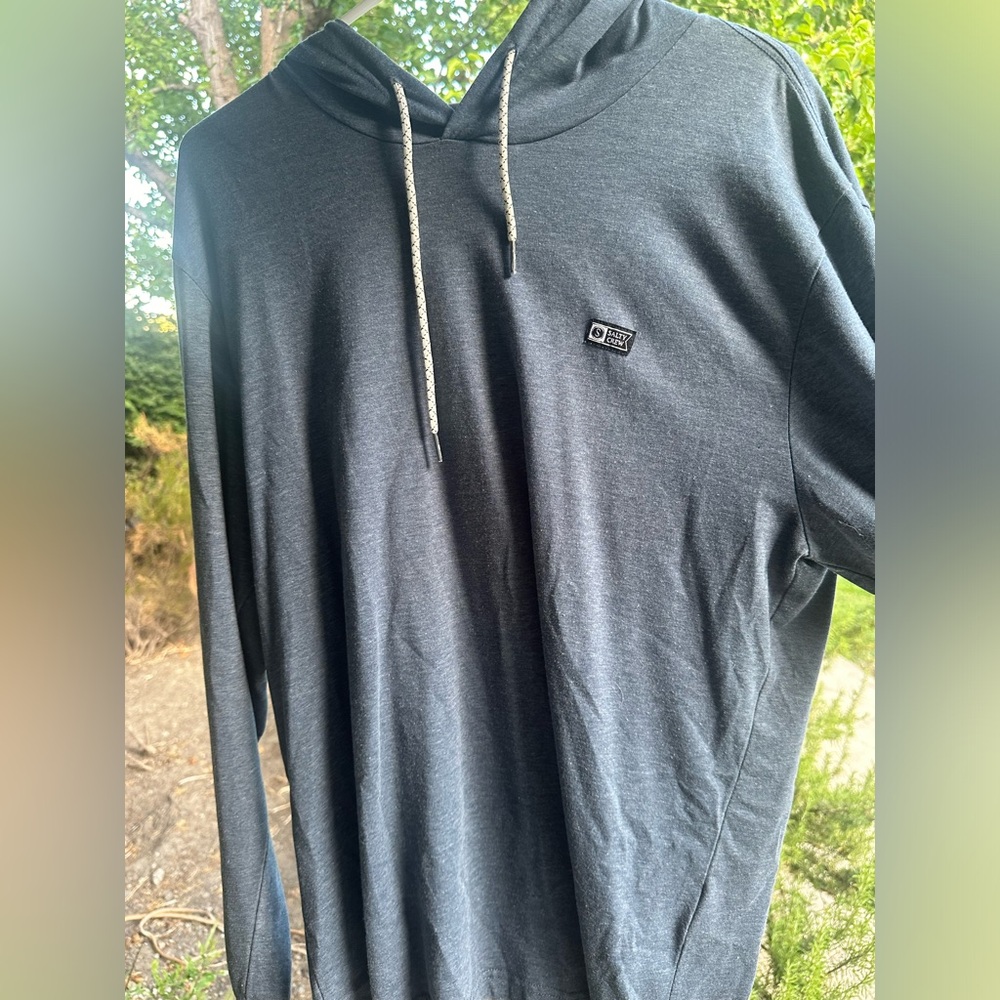 Large Salty Crew sun hoodie. Worn only 1 time.